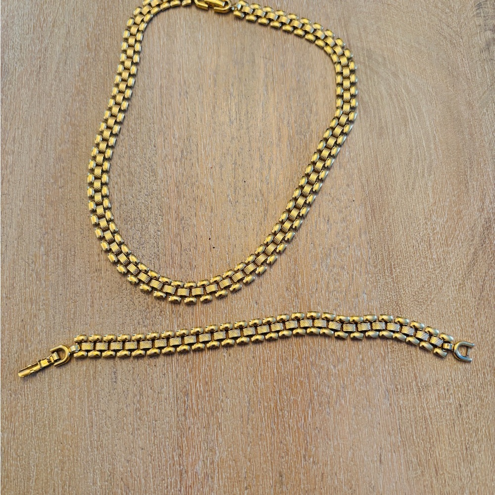 Monet vintage gold tone Necklace and Bracelet Set